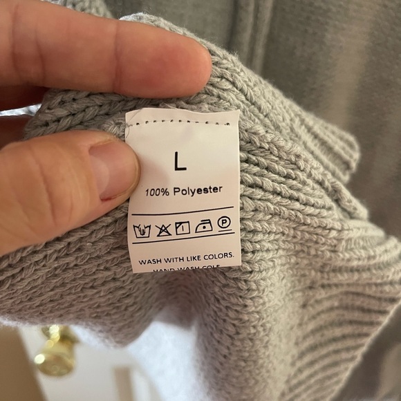 Grey hooded sweater • size L • NWOT - Picture 7 of 7